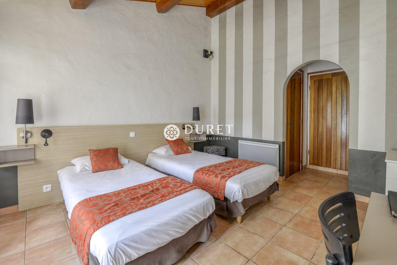 Maison - 872 m² - 23 pièces