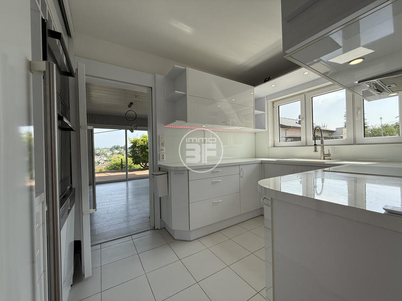 Maison - 240 m² - 5 pièces