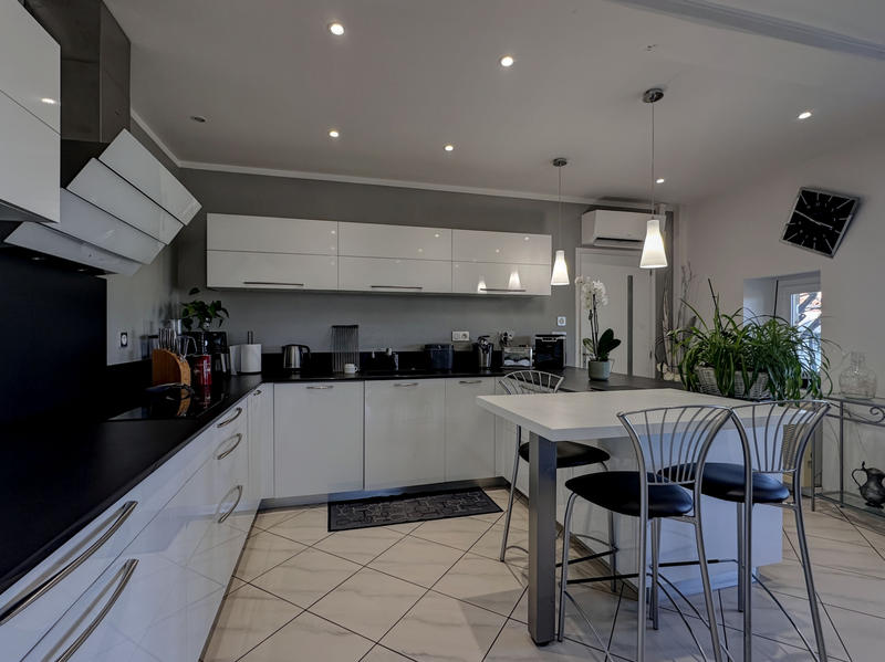 Maison - 213 m² - 7 pièces