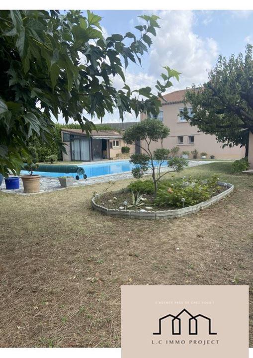 Maison traditionnelle - 207 m² - 7 pièces