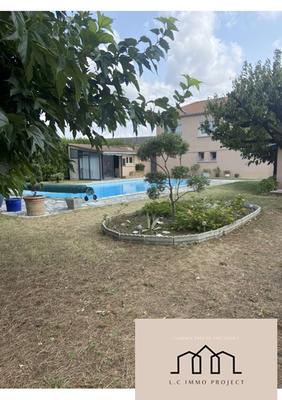 Maison traditionnelle - 207 m² - 7 pièces