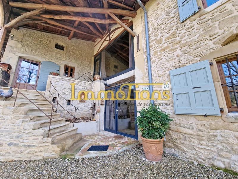 Propriété - 268 m² - 7 pièces