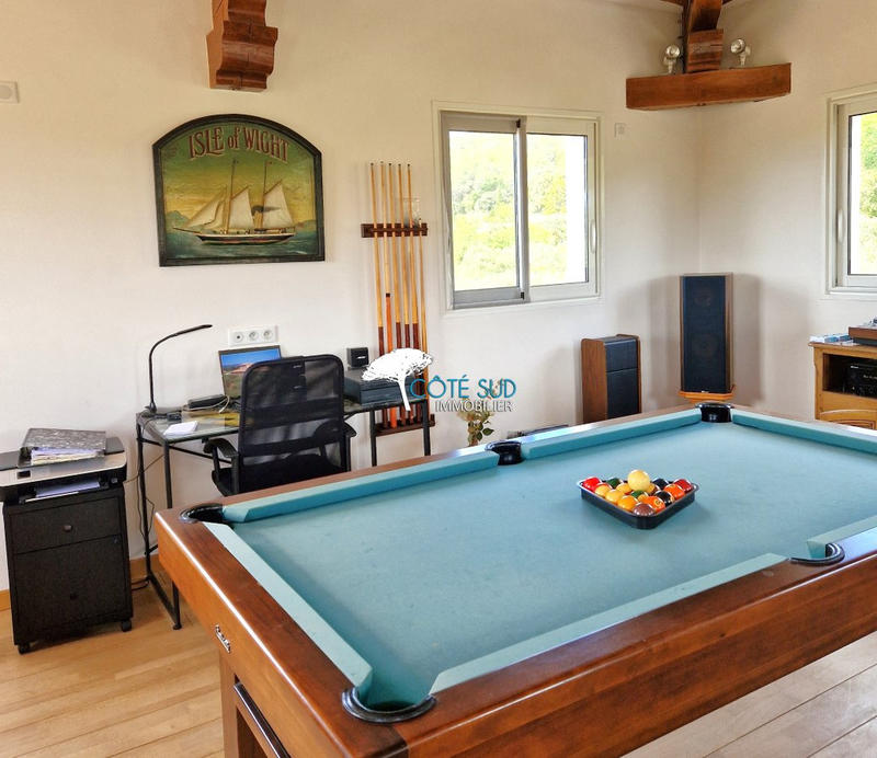 Maison - 220 m² - 9 pièces