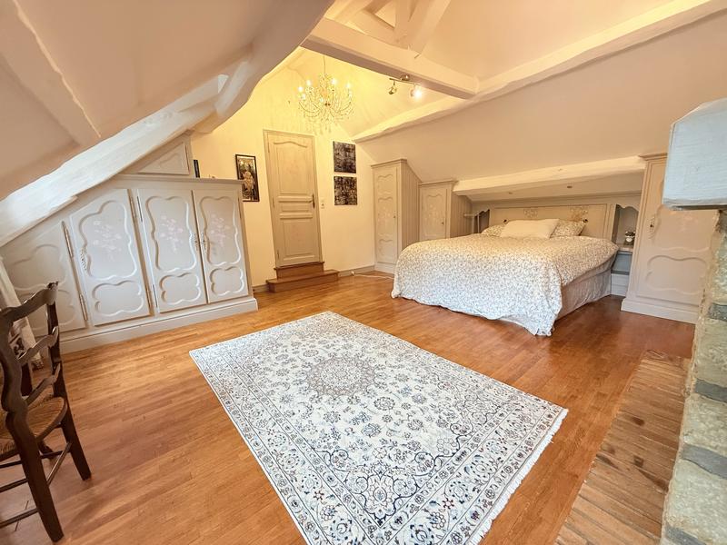 Maison - 350 m² - 9 pièces