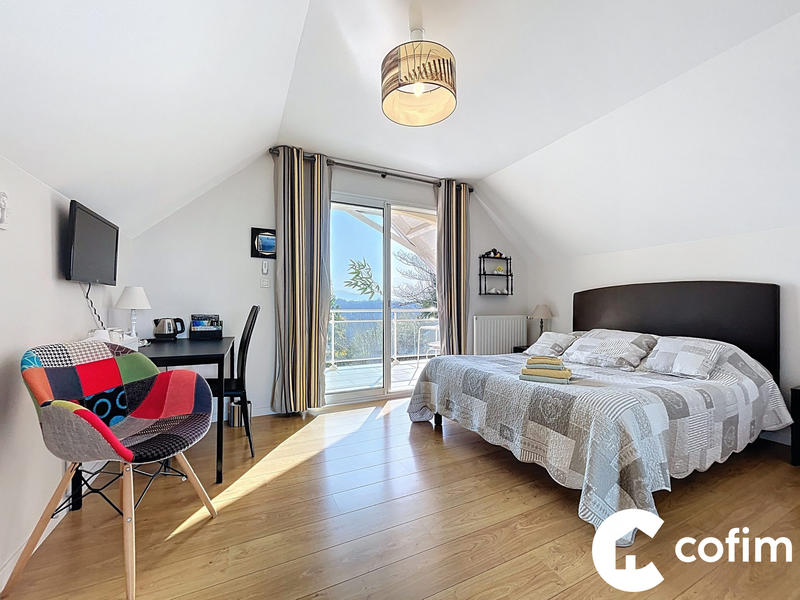 Maison - 237 m² - 10 pièces