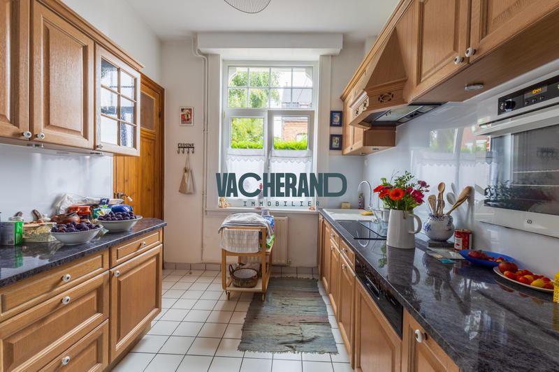 Maison - 250 m² - 12 pièces