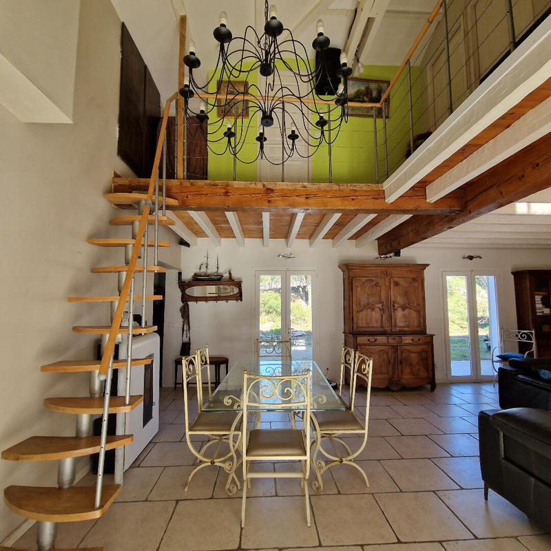 Maison - 205 m² - 8 pièces