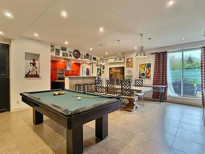 Maison - 269 m² - 9 pièces