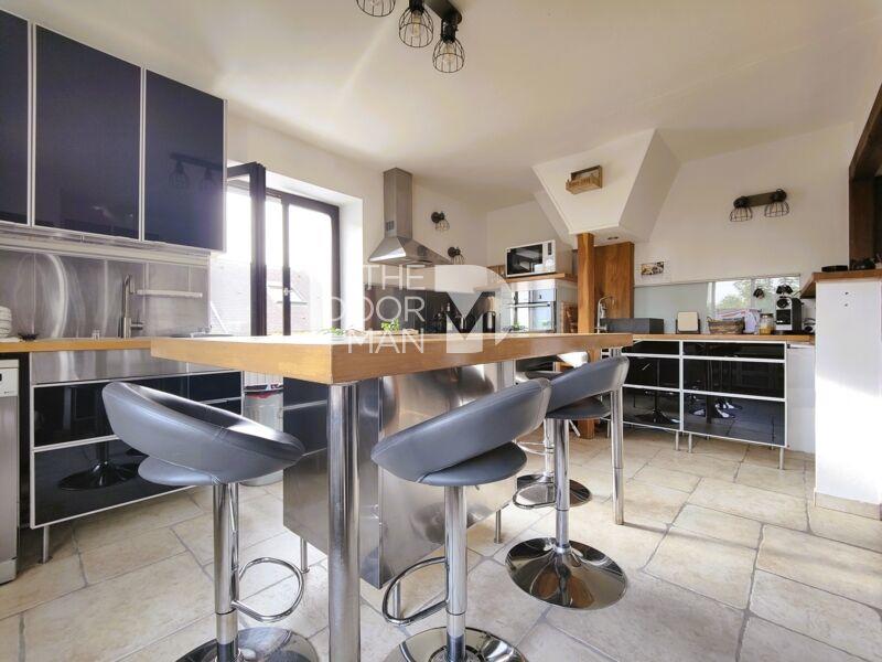 Maison - 200 m² - 8 pièces