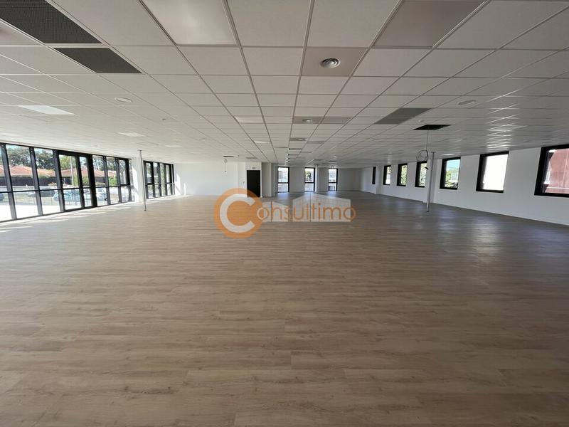 Bureau - 1 000 m²