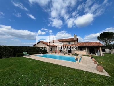 Maison - 214 m² - 7 pièces