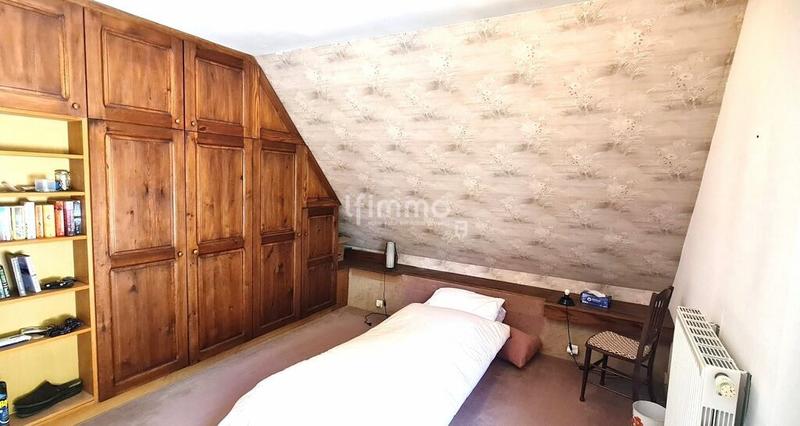 Maison - 213 m² - 9 pièces