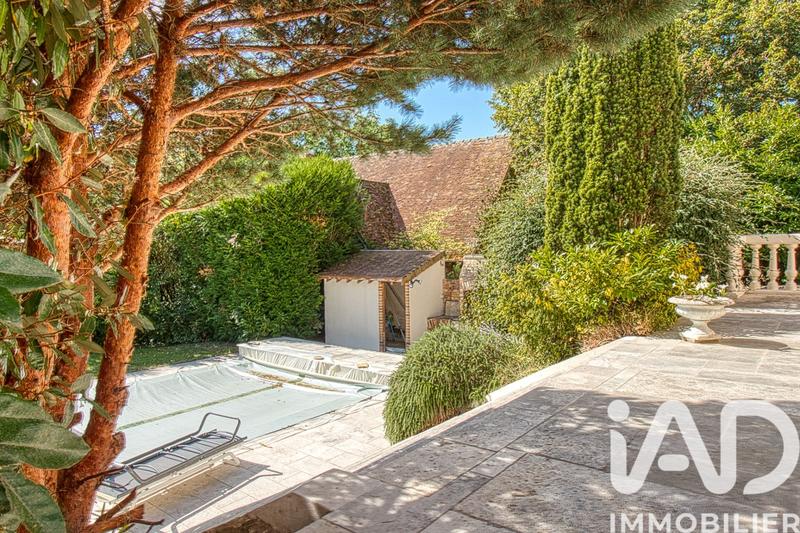 Maison - 235 m² - 10 pièces