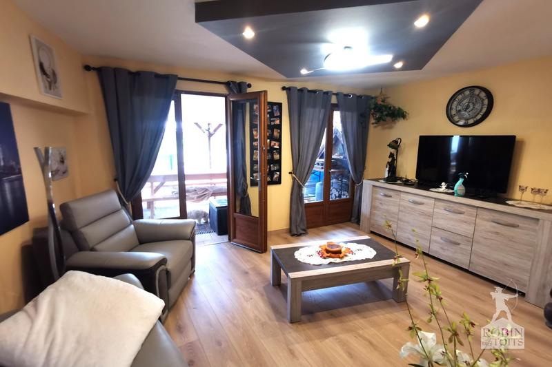 Maison - 235 m² - 10 pièces