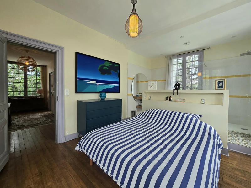 Maison - 290 m² - 9 pièces