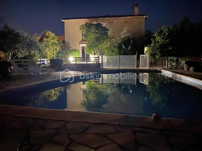 Villa - 232 m² - 9 pièces