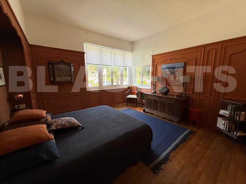 Demeure - 260 m² - 8 pièces