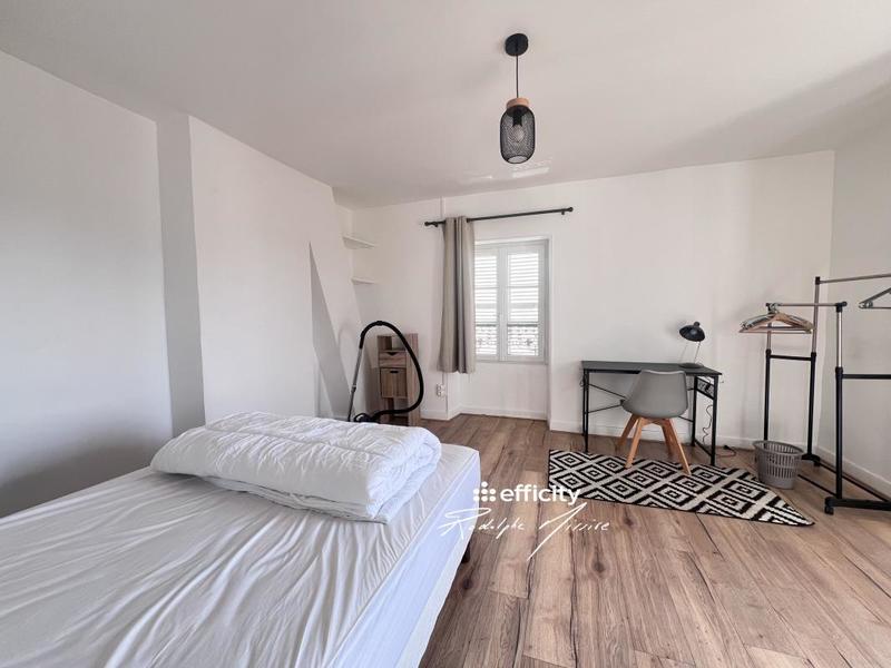 Maison - 240 m² - 8 pièces