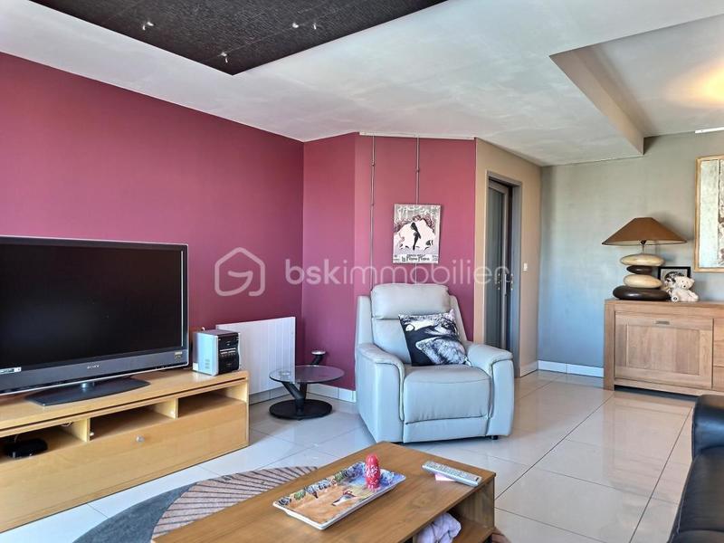 Maison - 220 m² - 7 pièces