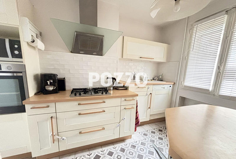 Maison - 90 m² - 5 pièces