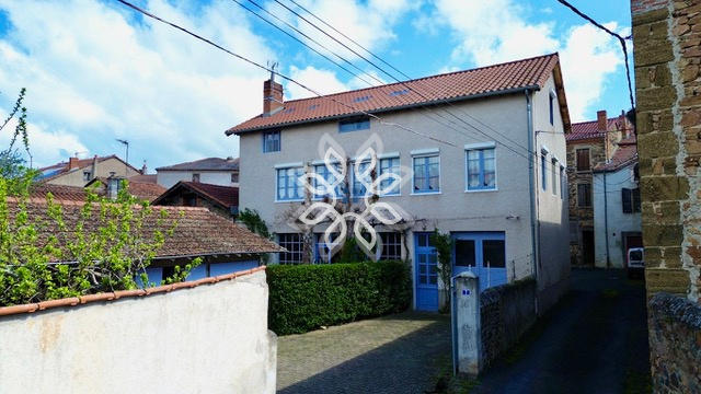 Propriété - 160 m² - 9 pièces