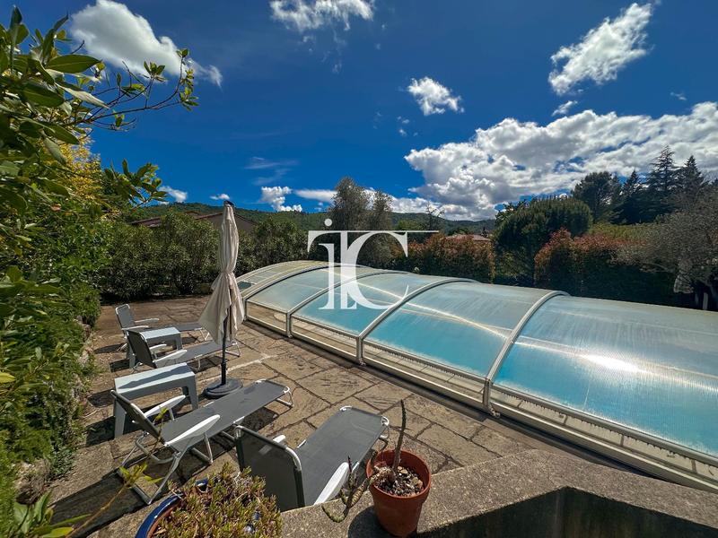 Maison - 183 m² - 6 pièces