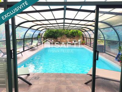 Maison - 282 m² - 8 pièces