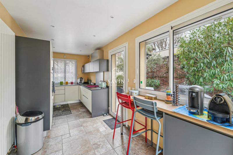 Maison - 296 m² - 5 pièces