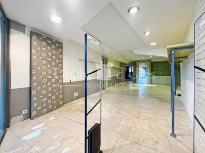 Local commercial - 80 m² - 3 pièces