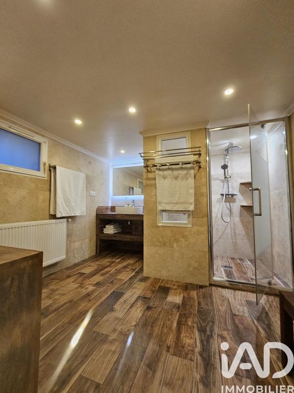 Maison - 167 m² - 7 pièces