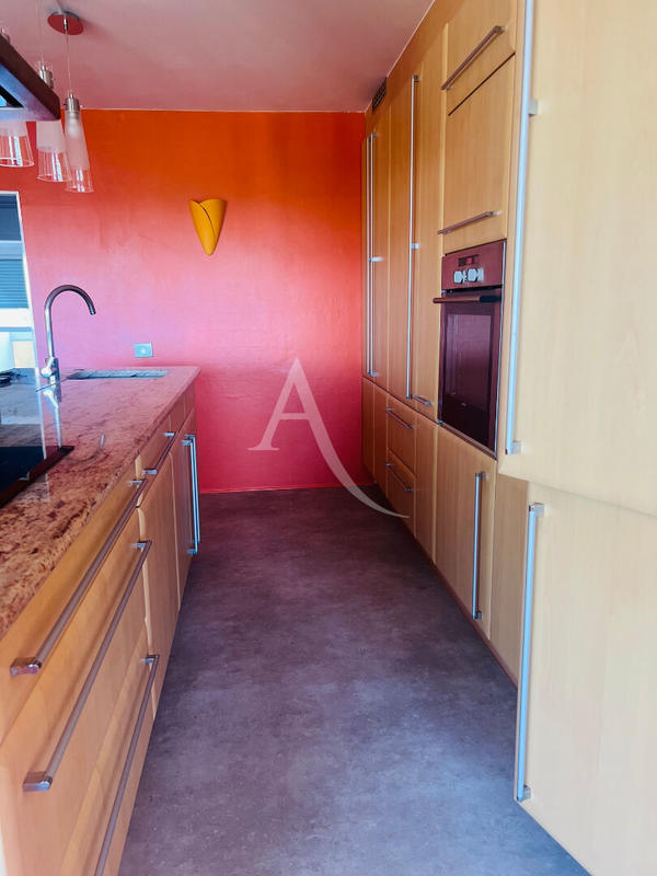 Appartement - 100 m² - 5 pièces