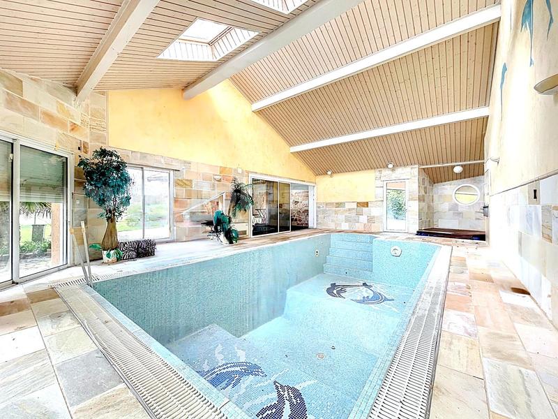 Maison - 405 m² - 15 pièces