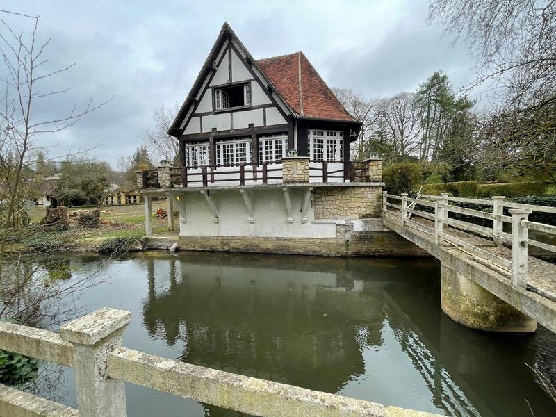 Propriété - 284 m² - 10 pièces