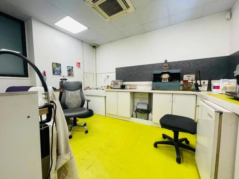 Local commercial - 66 m² - 4 pièces