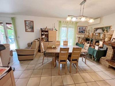 Maison - 92 m² - 6 pièces