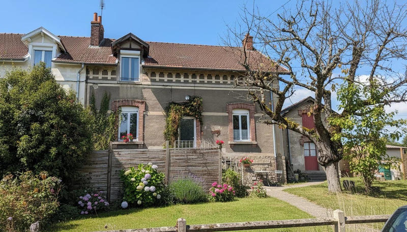 Maison traditionnelle - 85 m² - 3 pièces