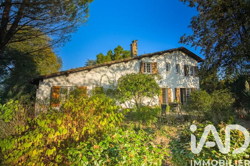 Maison - 251 m² - 10 pièces