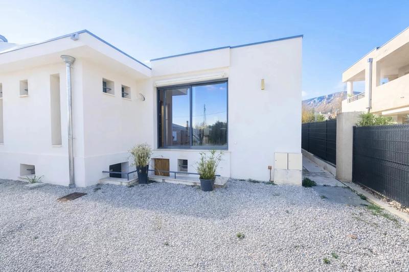 Maison - 84 m² - 4 pièces