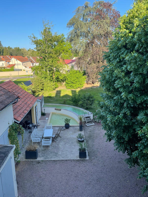Maison - 239 m² - 9 pièces