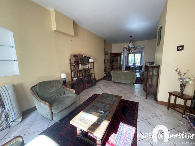 Maison - 222 m² - 11 pièces