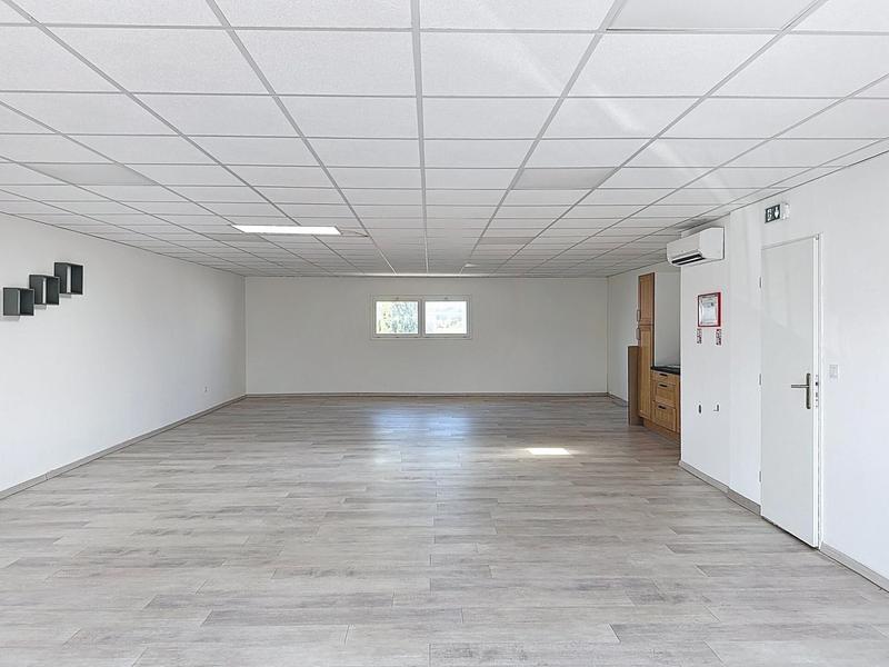 Local commercial - 100 m² - 1 pièce