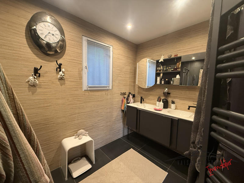 Maison - 185 m² - 7 pièces