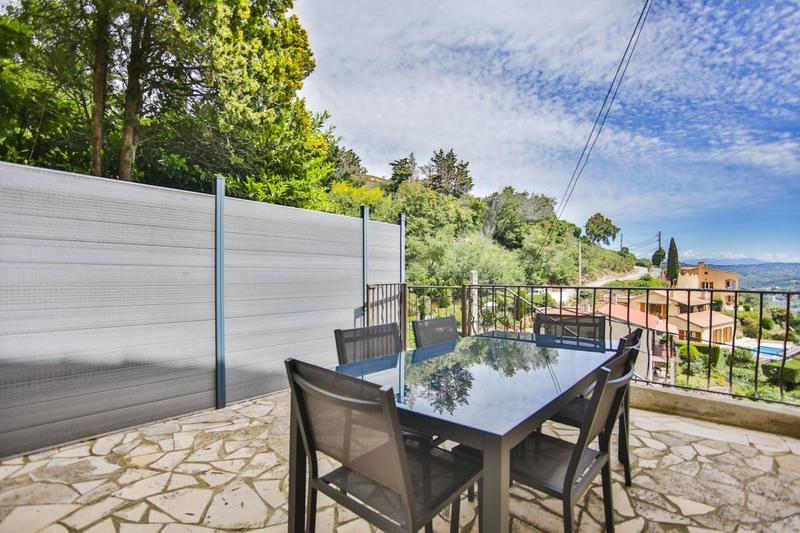 Maison - 240 m² - 8 pièces