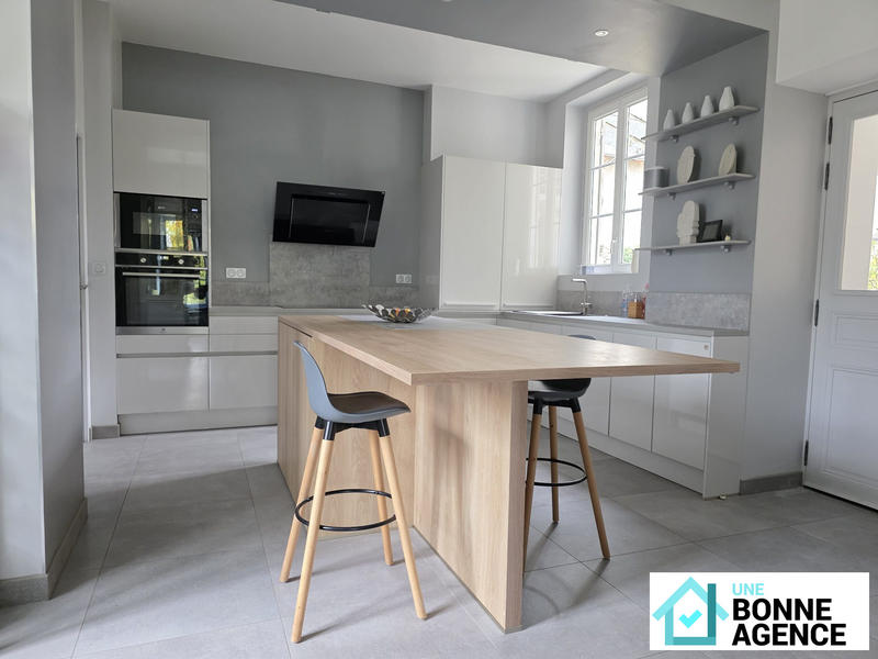 Maison - 340 m² - 9 pièces