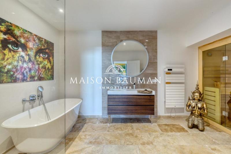 Villa - 302 m² - 12 pièces