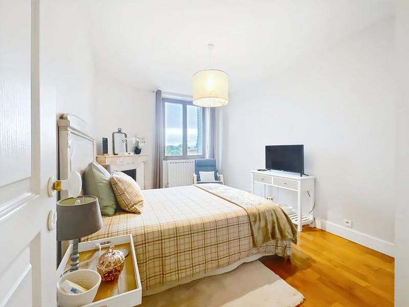 Maison - 310 m² - 11 pièces