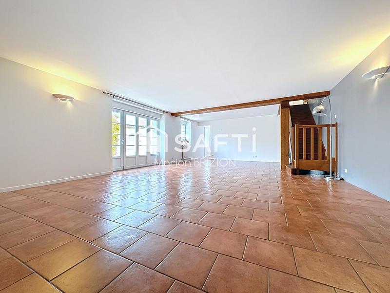 Maison - 226 m² - 8 pièces