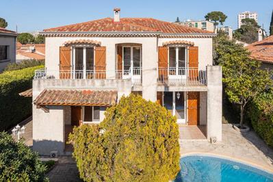 Villa - 222 m² - 6 pièces