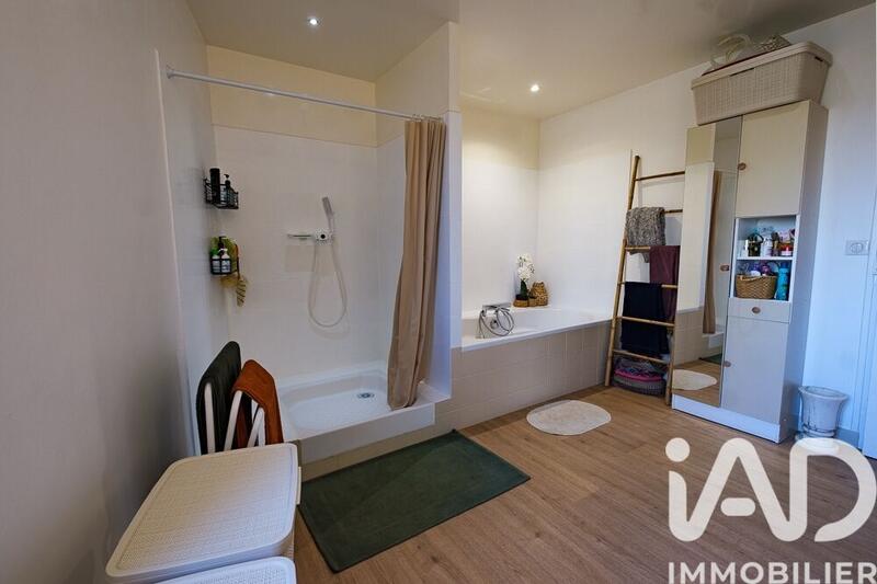 Maison - 215 m² - 8 pièces