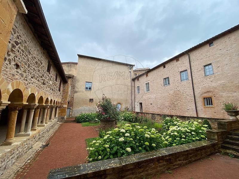 Maison - 270 m² - 4 pièces